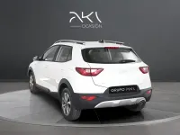 Usado Kia Stonic 100 CV (73 kW) 2025 Blanco SUV