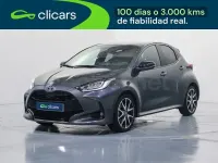 Usado Toyota Yaris Hybrid Style 116 CV (85 kW) 2022 Gris / plata Berlina