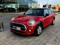 Usado Mini ONE 102 CV (75 kW) 2019 Rojo Utilitario