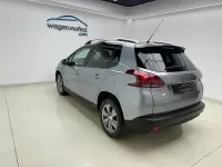 Usado Peugeot 2008 Style 100 CV (73 kW) 2017 Gris / plata SUV