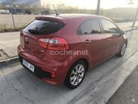 Usado Kia Rio 84 CV (61 kW) 2015 Rojo Berlina