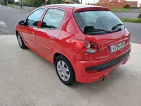 Usado Peugeot 206 75 CV (55 kW) 2009 Rojo Berlina