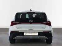 Usado Hyundai i20 84 CV (61 kW) 2024 Blanco Utilitario