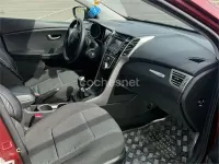Usado Hyundai i30 100 CV (73 kW) 2015 Granate Berlina