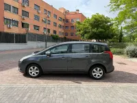 Usado Peugeot 5008 Premium 110 CV (80 kW) 2011 Gris / plata Monovolumen