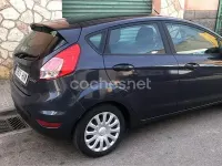 Usado Ford Fiesta Trend 82 CV (60 kW) 2014 Gris / plata Utilitario