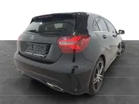 Usado Mercedes A180 122 CV (89 kW) 2018 Negro Utilitario