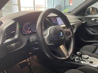 Usado BMW 118 M Sport 136 CV (100 kW) 2022 Gris / plata Utilitario