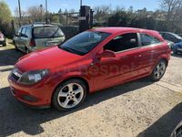 Usado Opel Astra GTC Sport 100 CV (73 kW) 2006 Rojo Berlina