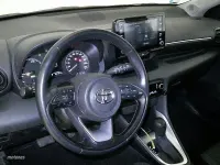 Usado Toyota Yaris Hybrid Active 116 CV (85 kW) 2022 Blanco Berlina