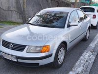 Usado VW Passat Comfortline 110 CV (80 kW) 1999 Gris / plata Berlina