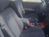 Usado Mercedes E220 Classic 125 CV (91 kW) 1997 Azul Familiar