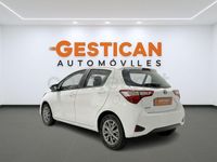 Usado Toyota Yaris Hybrid Active 100 CV (73 kW) 2020 Blanco Berlina