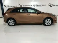 Usado Kia Ceed 100 CV (73 kW) 2023 Marrón Utilitario