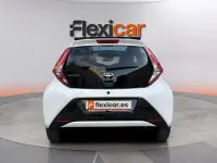 Usado Toyota Aygo X-clusiv 72 CV (52 kW) 2019 Blanco Utilitario