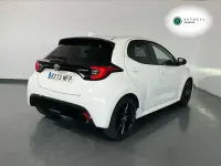 Usado Toyota Yaris Plus 115 CV (84 kW) 2023 Blanco Utilitario