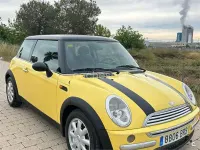 Usado Mini Cooper 115 CV (84 kW) 2001 Amarillo Utilitario