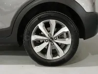 Usado Kia Stonic 100 CV (73 kW) 2025 Gris / plata SUV
