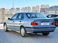 Usado BMW 320 150 CV (110 kW) 1991 Azul Berlina