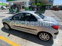 Usado Peugeot 206 138 CV (101 kW) 2002 Gris / plata Descapotable