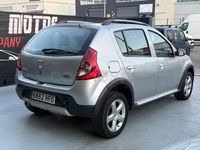 Usado Dacia Sandero Stepway 90 CV (66 kW) 2012 Gris / plata Berlina