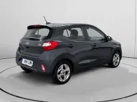 Usado Hyundai i10 67 CV (49 kW) 2022 Gris Utilitario