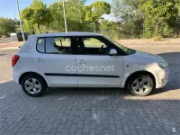 Usado Skoda Fabia Ambition 90 CV (66 kW) 2012 Blanco Berlina
