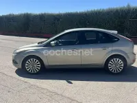 Usado Ford Focus Trend 109 CV (80 kW) 2009 Beige Berlina