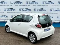 Usado Toyota Aygo City 68 CV (50 kW) 2014 Blanco Utilitario