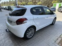 Usado Peugeot 208 Active 82 CV (60 kW) 2017 Blanco Utilitario