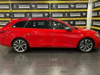 Usado Seat Leon FR 150 CV (110 kW) 2020 Rojo Familiar