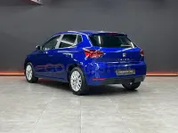 Usado Seat Ibiza Style Plus 95 CV (69 kW) 2018 Azul Utilitario