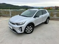 Usado Kia Stonic 101 CV (74 kW) 2022 Plateado SUV