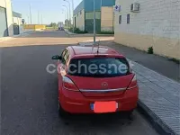 Usado Opel Astra Enjoy 90 CV (66 kW) 2005 Rojo Berlina