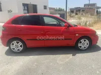 Usado Seat Ibiza Stella 100 CV (73 kW) 2002 Rojo Utilitario