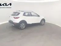 Usado Kia Stonic 101 CV (74 kW) 2025 Blanco SUV