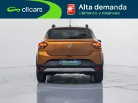 Usado Dacia Sandero Comfort 101 CV (74 kW) 2021 Naranja Utilitario