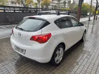 Usado Opel Astra Essentia 100 CV (73 kW) 2010 Blanco Berlina