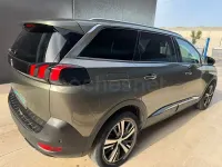 Usado Peugeot 5008 Active 130 CV (95 kW) 2018 Gris / plata SUV