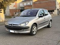Usado Peugeot 206 69 CV (50 kW) 2001 Gris Utilitario