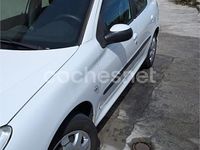 Usado Peugeot 206 70 CV (51 kW) 2005 Blanco Berlina