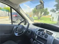 Usado Renault Scénic Dynamique 85 CV (62 kW) 2007 Beige Monovolumen