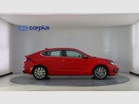 Usado Hyundai i30 120 CV (88 kW) 2018 Rojo Berlina