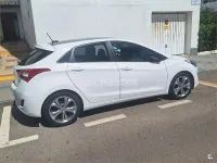 Usado Hyundai i30 GO! 110 CV (80 kW) 2014 Blanco Berlina