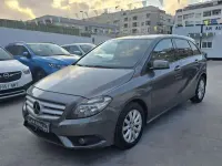 Usado Mercedes B180 109 CV (80 kW) 2013 Gris Utilitario