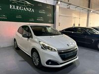 Usado Peugeot 208 Allure 110 CV (80 kW) 2018 Blanco Utilitario