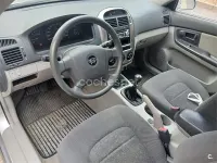 Usado Kia Cerato LX 102 CV (75 kW) 2006 Gris / plata Berlina