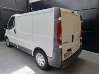 Usado Renault Trafic 145 CV (106 kW) 2008 Blanco Monovolumen