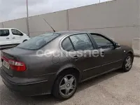 Usado Seat Toledo Stella 110 CV (80 kW) 2004 Gris / plata Berlina