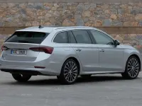 Usado Skoda Octavia Ambition 150 CV (110 kW) 2022 Gris Familiar
